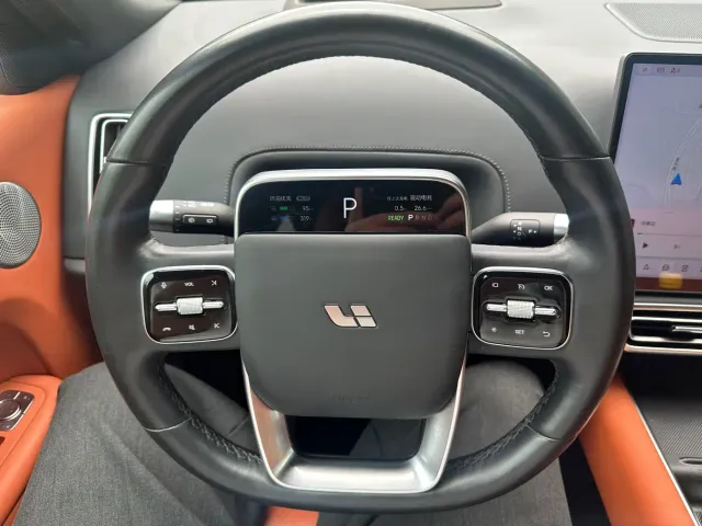 Li Auto L8 — Фото автомобиля 21