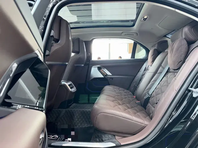 BMW 7 Series — Фото автомобиля 3
