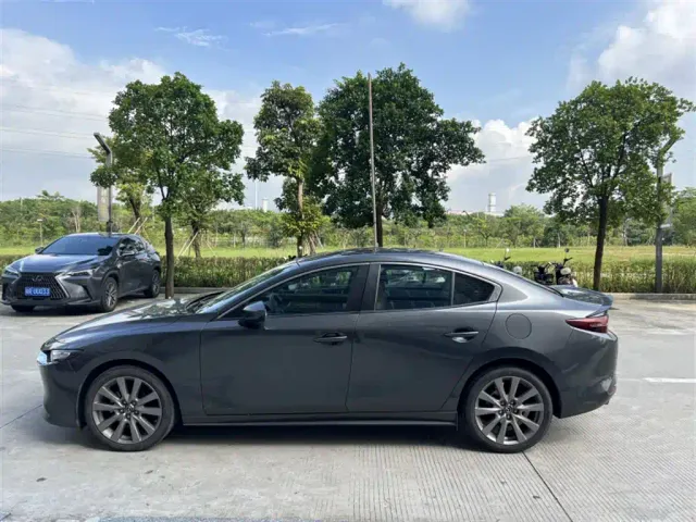 Mazda Axela — Фото автомобиля 3