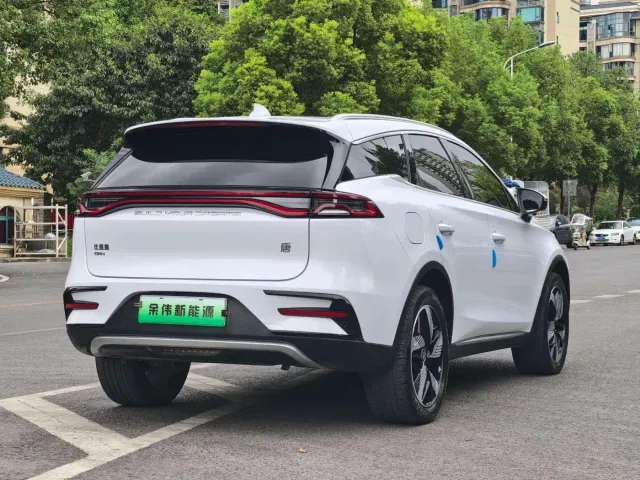 BYD Tang — Фото автомобиля 15