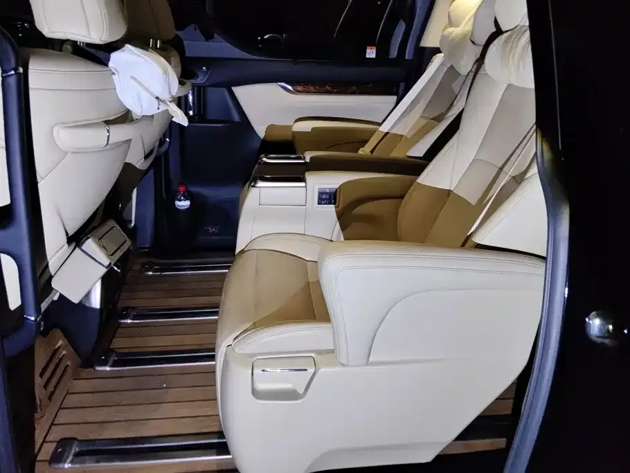 Toyota Alphard 2021 Hybrid 2.5L Luxury — Фото автомобиля 11