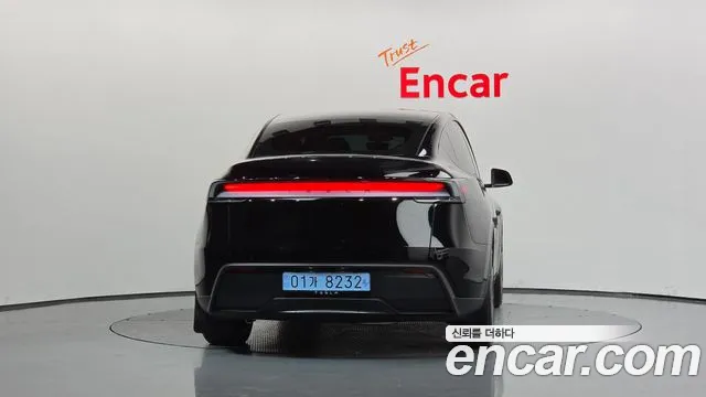 Tesla Model Y — Фото автомобиля 3