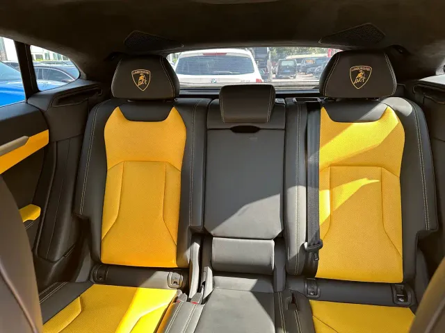 Lamborghini Urus — Фото автомобиля 10