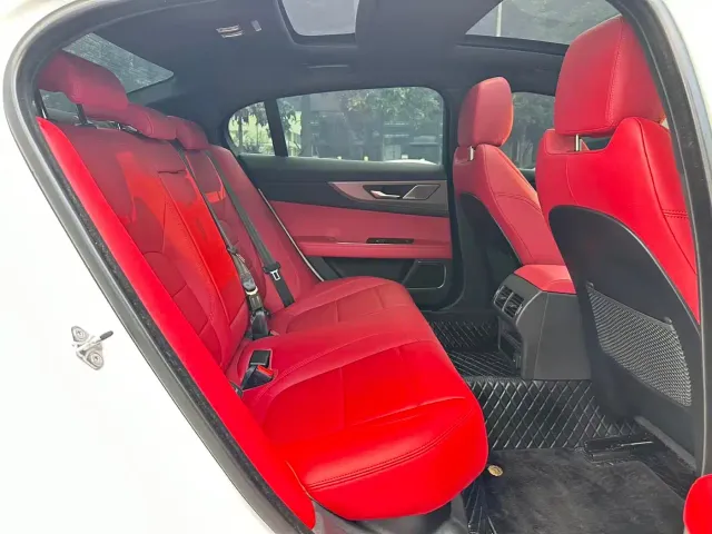 Jaguar XEL — Фото автомобиля 8