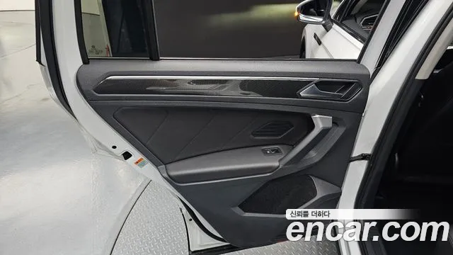 Volkswagen Tiguan Tiguan 2 поколение 2.0 TDI Prestige — Фото автомобиля 25