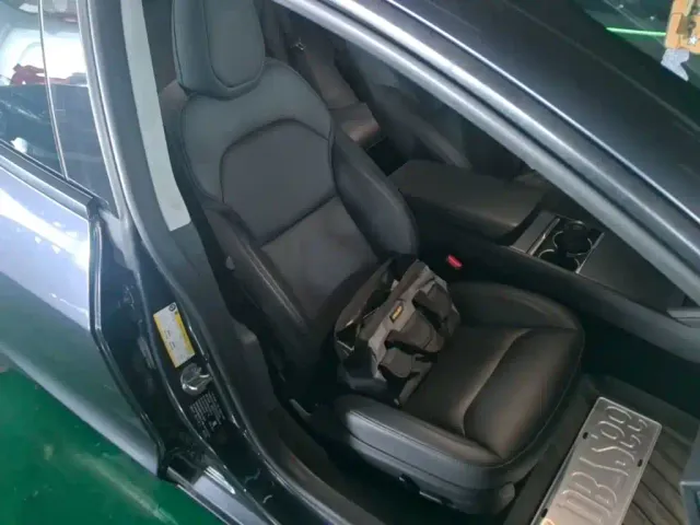 Tesla Model 3 — Фото автомобиля 15