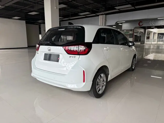 Honda Fit — Фото автомобиля 3