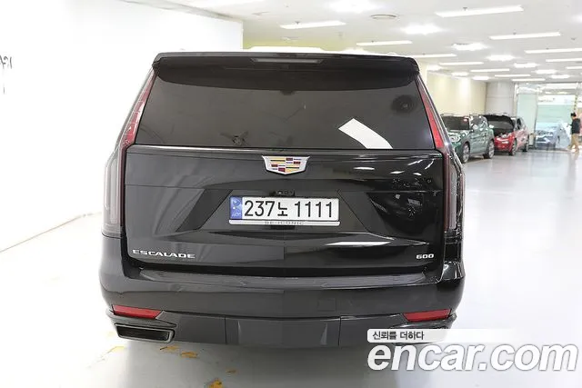 Cadillac Escalade — Фото автомобиля 3