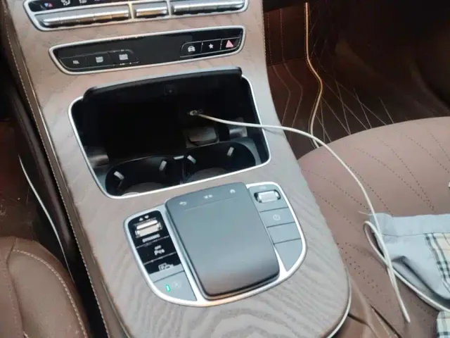 Mercedes-Benz E-Class — Фото автомобиля 16
