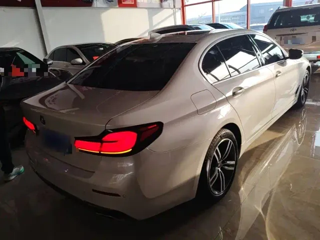 BMW 5 Series — Фото автомобиля 4