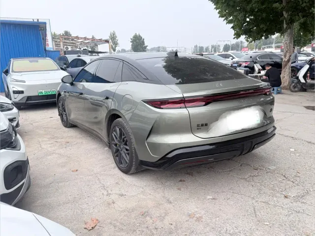 BYD Han L — Фото автомобиля 11