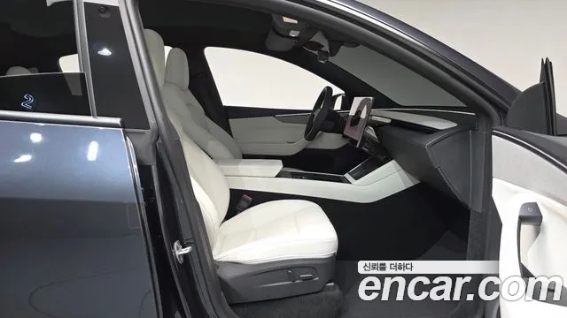 Tesla Model Y — Фото автомобиля 16