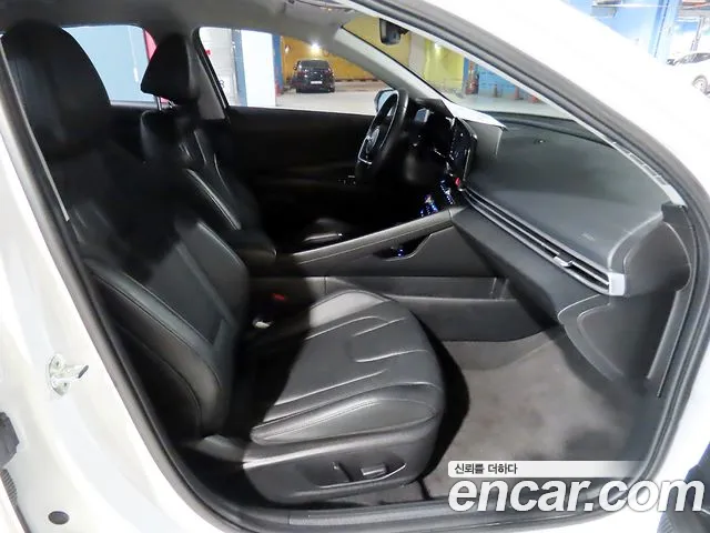 Hyundai AVANTE Avante (CN7) — Фото автомобиля 12