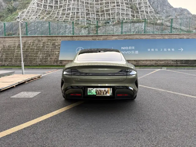 Xiaomi SU7 — Фото автомобиля 10