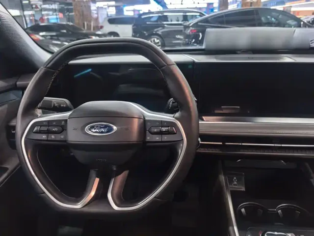Ford Edge — Фото автомобиля 4