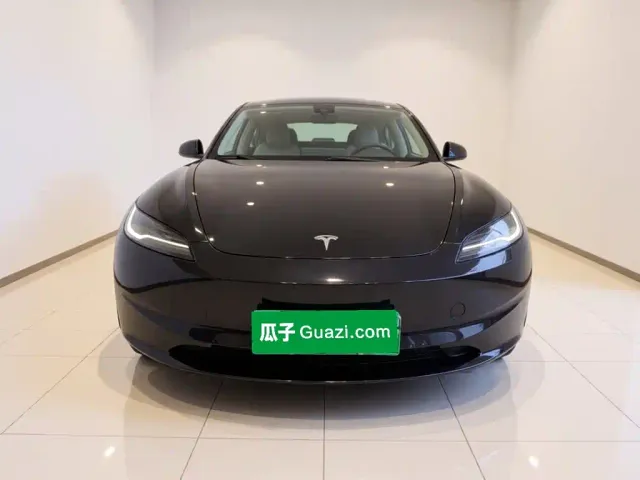 Tesla Model 3 — Фото автомобиля 2