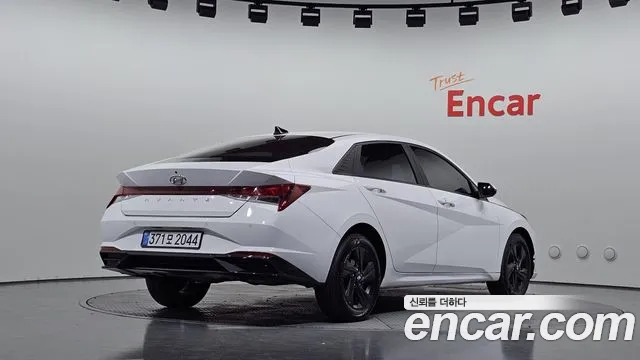 Hyundai Avante CN7 — Фото автомобиля 2