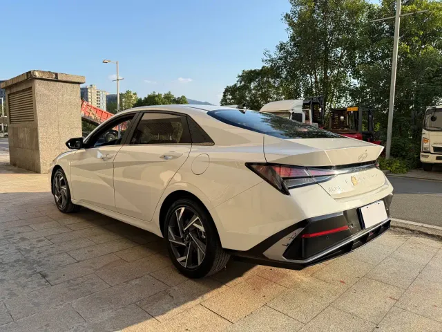 Hyundai Elantra — Фото автомобиля 6