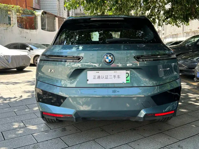 BMW iX — Фото автомобиля 7
