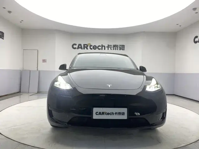 Tesla Model Y — Фото автомобиля 3