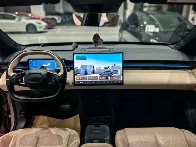 Lynk & Co Z20 — Фото автомобиля 10