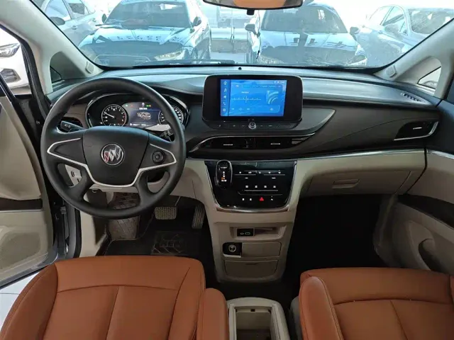 Buick GL8 — Фото автомобиля 11