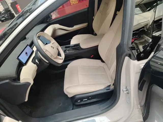 NIO NIO ET5 2024 75kWh — Фото автомобиля 14