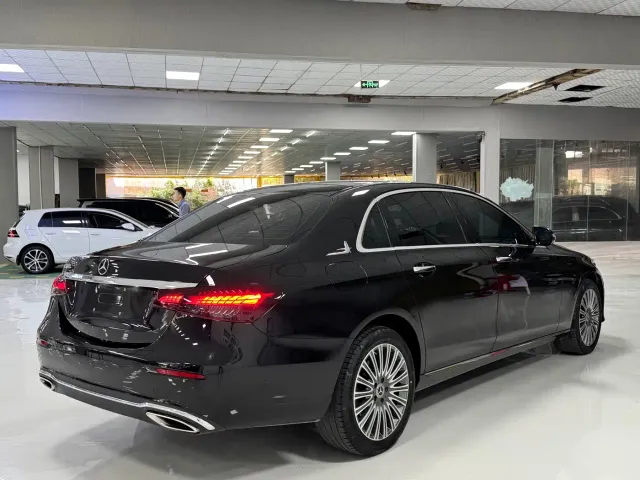 Mercedes-Benz E-Class — Фото автомобиля 9