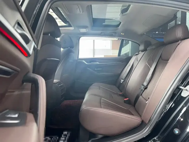 BMW 5 Series — Фото автомобиля 6
