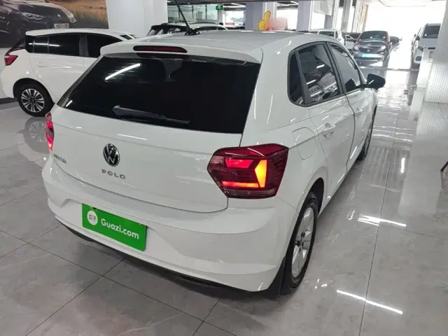 Volkswagen Polo — Фото автомобиля 6