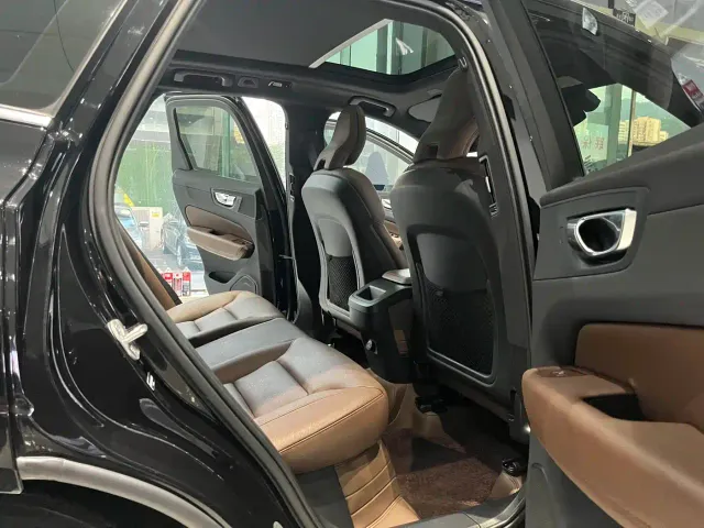 Volvo XC60 — Фото автомобиля 13