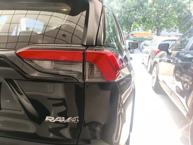 Toyota RAV4 — Фото автомобиля 7