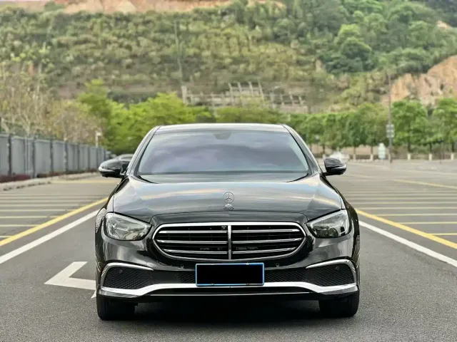 Mercedes-Benz E-Class — Фото автомобиля 3