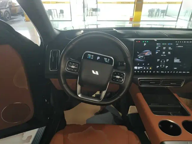 Li Auto L9 — Фото автомобиля 10
