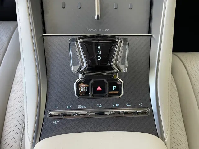 Denza Z9GT — Фото автомобиля 13