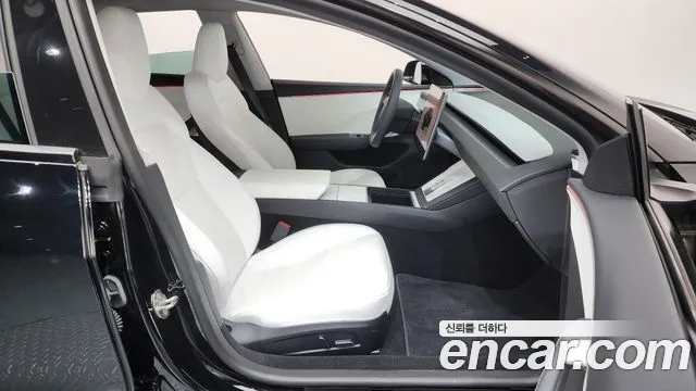 Tesla Model 3 — Фото автомобиля 24