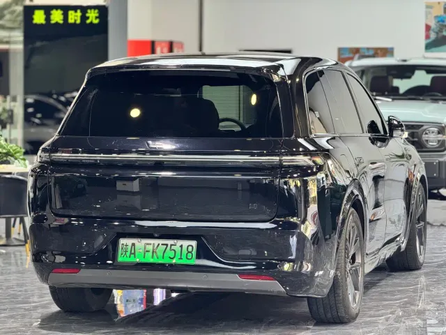 Li Auto L8 — Фото автомобиля 16