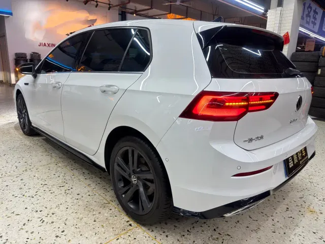 Volkswagen Golf — Фото автомобиля 5