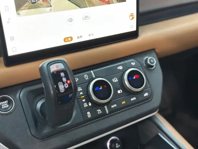 Land Rover Defender — Фото автомобиля 13