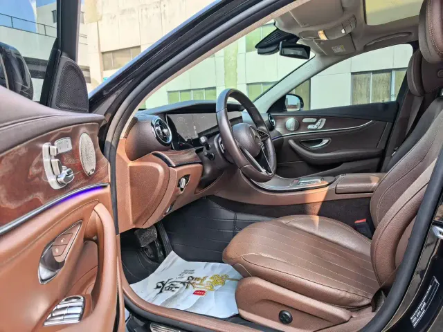 Mercedes-Benz E-Class — Фото автомобиля 4
