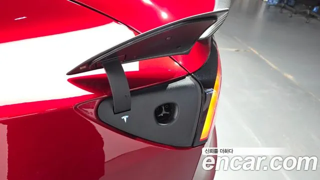 Tesla Model 3 — Фото автомобиля 28