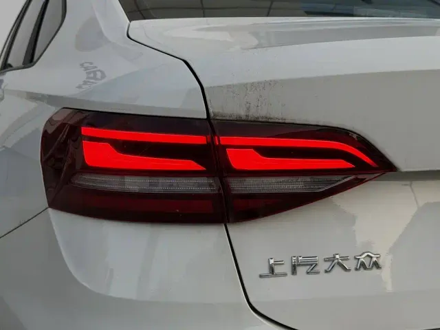 Volkswagen Lavida — Фото автомобиля 12