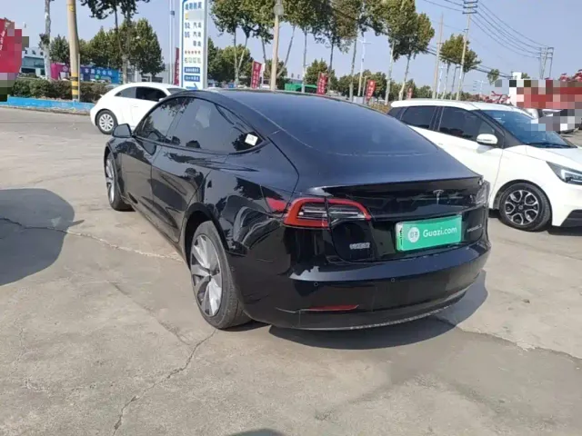 Tesla Model 3 — Фото автомобиля 4