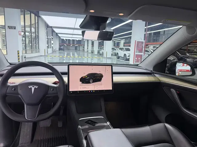 Tesla Model Y — Фото автомобиля 7