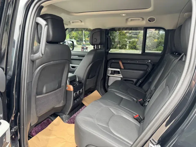 Land Rover Defender — Фото автомобиля 15
