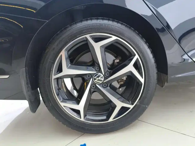 Volkswagen Passat — Фото автомобиля 6