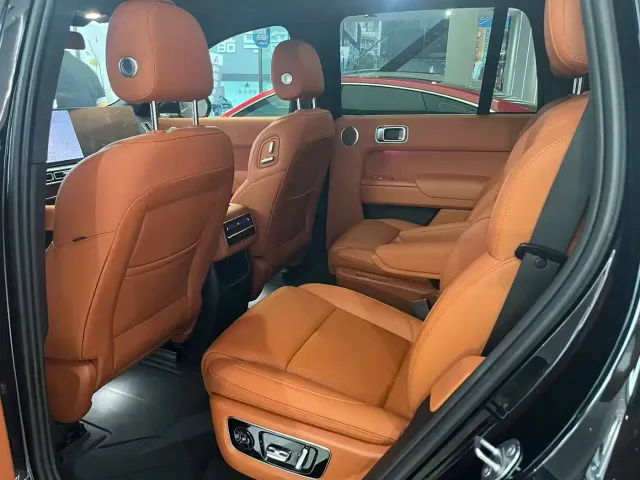 Li Auto L8 — Фото автомобиля 9
