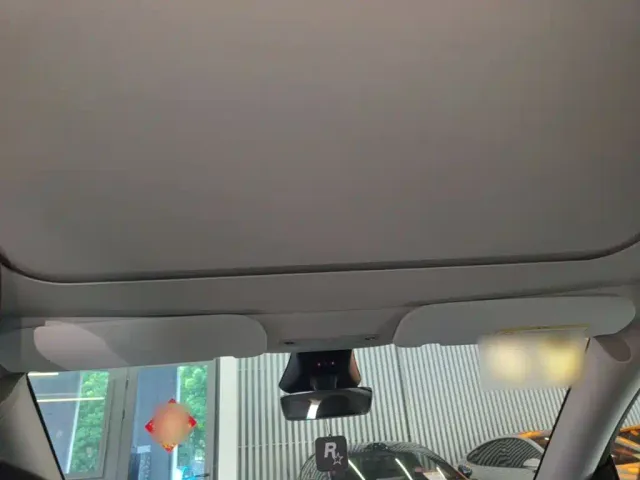 Tesla Model Y — Фото автомобиля 17