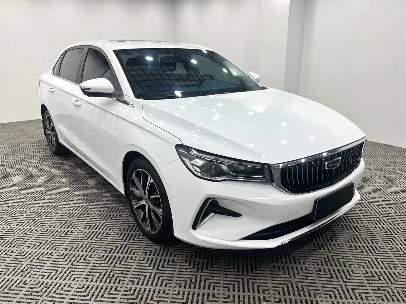 Geely Emgrand 2022 4th Generation 1.5L CVT Premium — Фото автомобиля 3