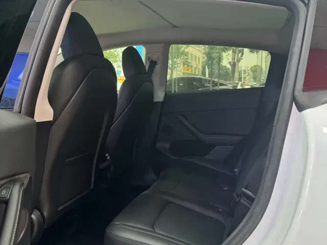 Tesla Model Y — Фото автомобиля 5